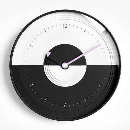 Rundt vægur med Yin Yang design