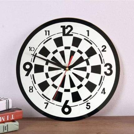 Originalt vægur designet som dartskive