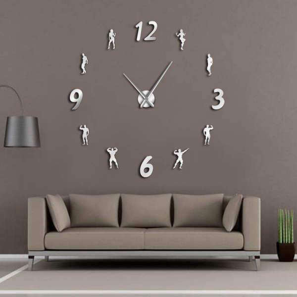 Vægur til fitnesscenter med bodybuildere