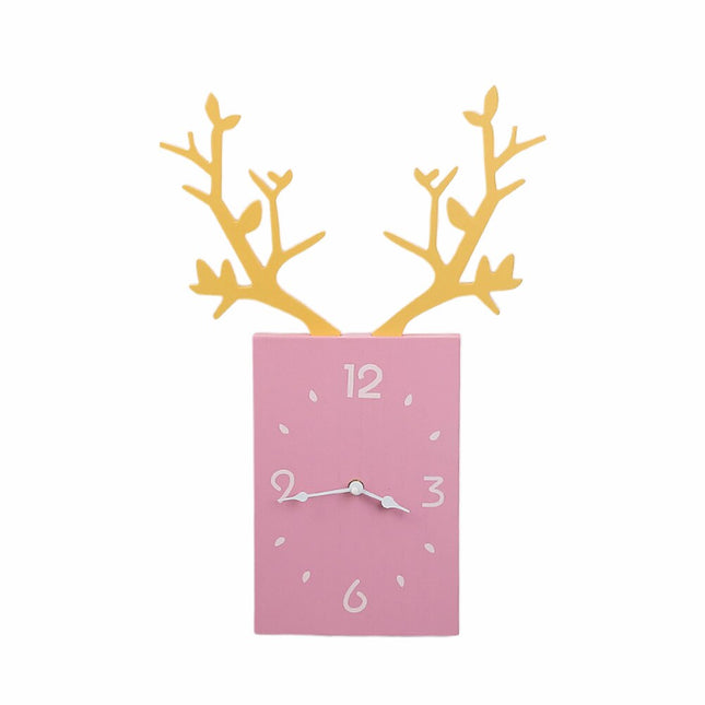 Vægur med gevir i træ