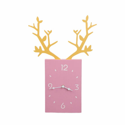 Vægur med gevir i træ