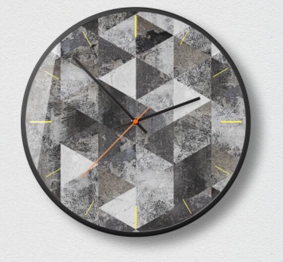 Futuristisk vægur med geometrisk design