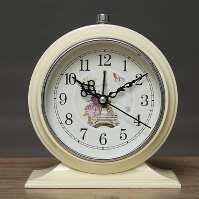 Rundt retro vækkeur med blomstermotiv