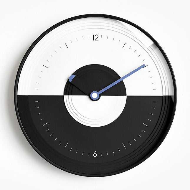 Rundt vægur med Yin Yang design