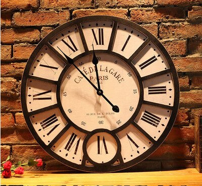 Vintage vægur med sommerfugl motiv