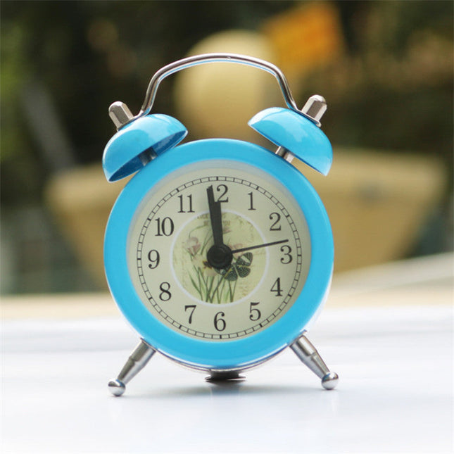 Klassisk rundt vækkeur med dobbeltklokke