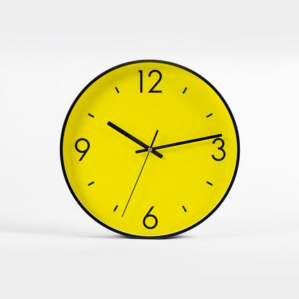 Moderne vægur med farverigt design