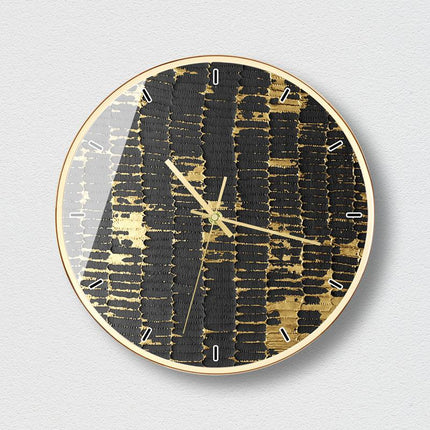 Elegant vægur med gyldent netmønster