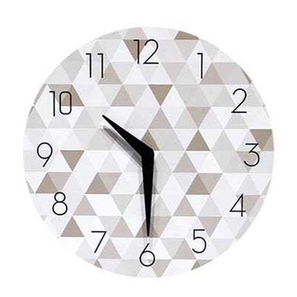 Moderne børneur med geometrisk mønster