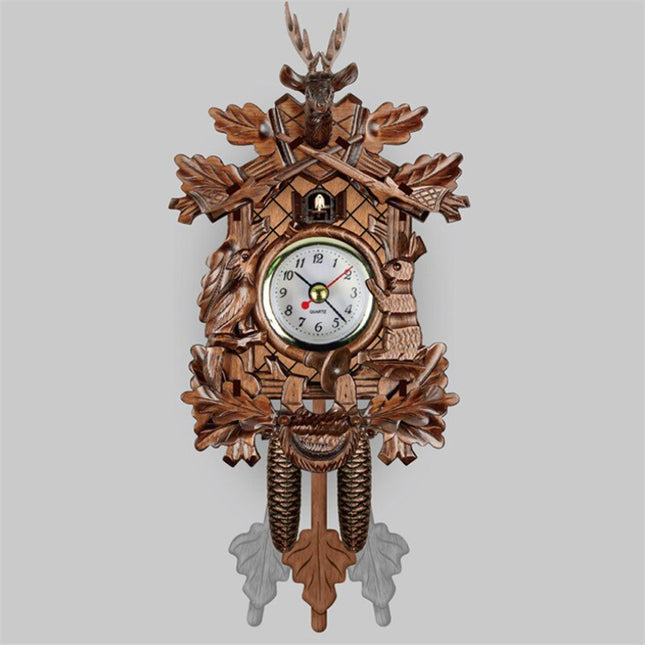 Traditionelt gøgeur udskåret i træ