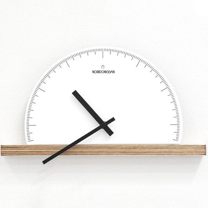 Halvrundt minimalistisk vægur til hylde