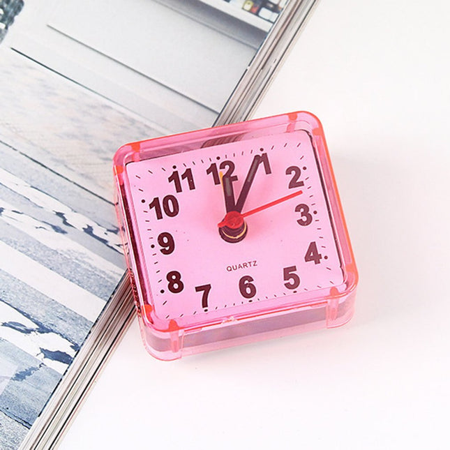 Lille firkantet vækkeur til natbordet