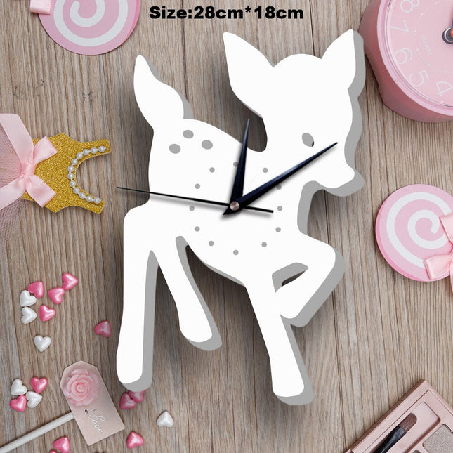 Hvidt vægur formet som raket