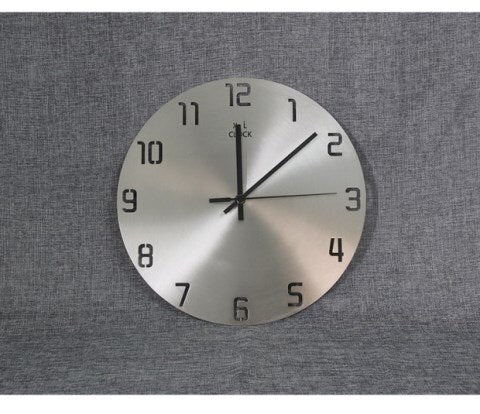 Enkelt vægur i børstet stål