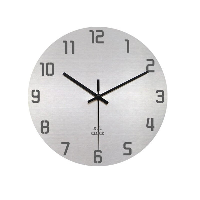 Simpelt vægur i børstet aluminium