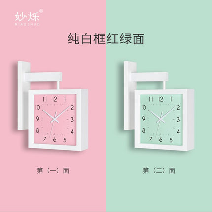 Firkantet dobbeltsidet vægur i træ