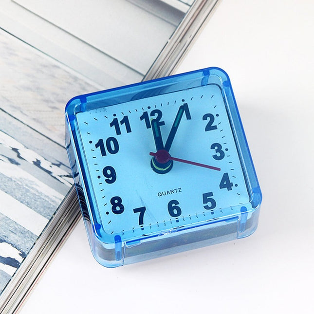 Lille firkantet vækkeur til natbordet