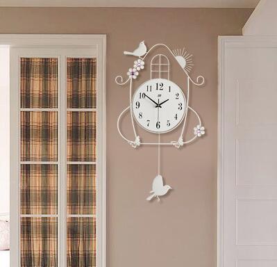 Dekorativt vægur med fugle og pendul