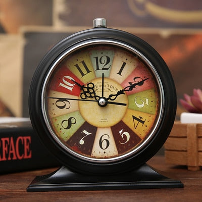 Klassisk rundt bordur til skrivebordet