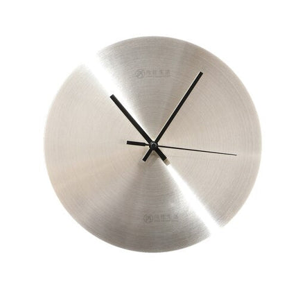 Enkelt vægur i børstet stål