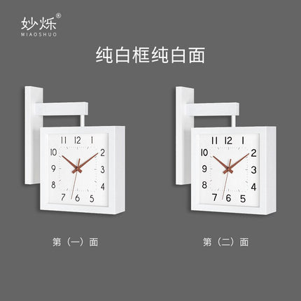 Firkantet dobbeltsidet vægur i træ