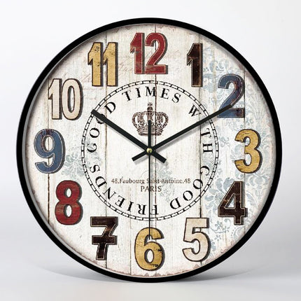 Retro vægur med gamle nummerplader design