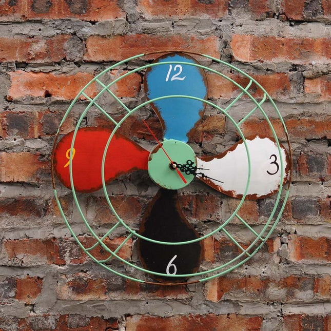 Retro vægur formet som ventilator