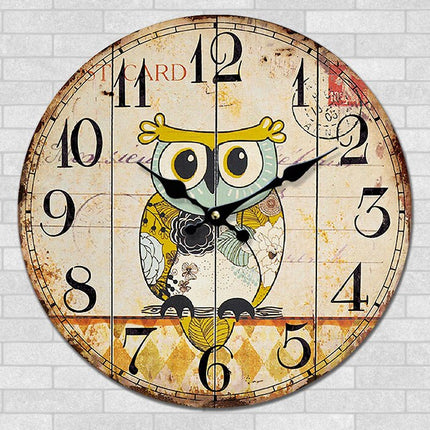 Rundt vægur med ugle motiv