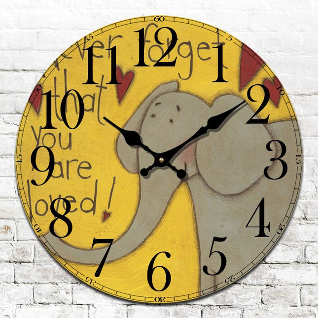 Rundt vægur med ugle motiv