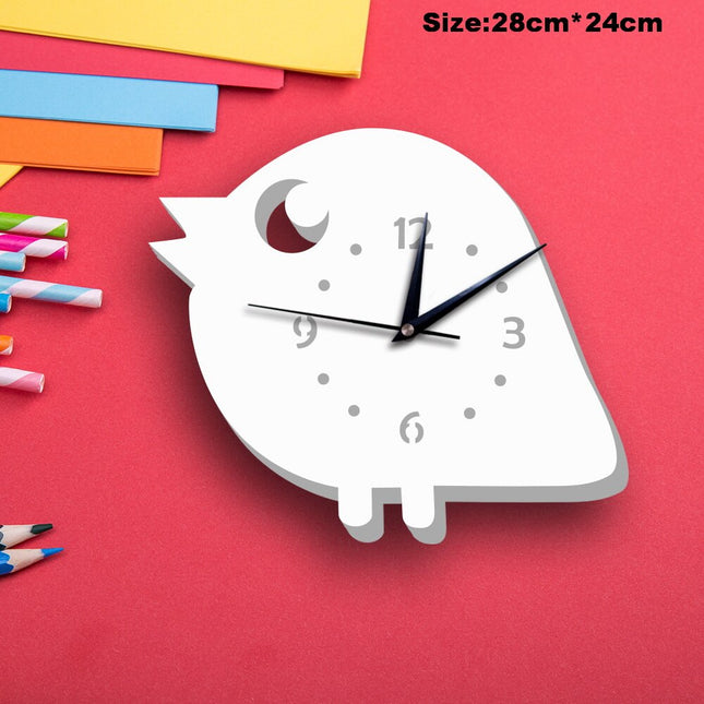 Hvidt vægur formet som raket