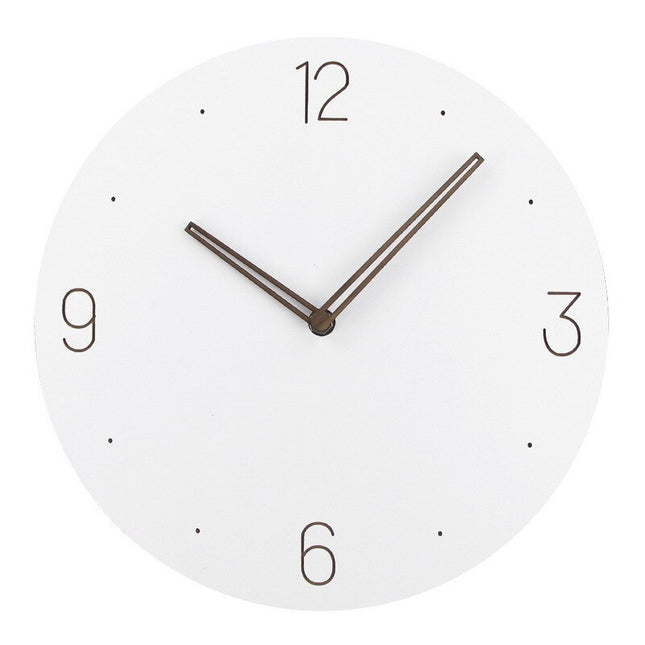 Simpelt minimalistisk vægur i træ design