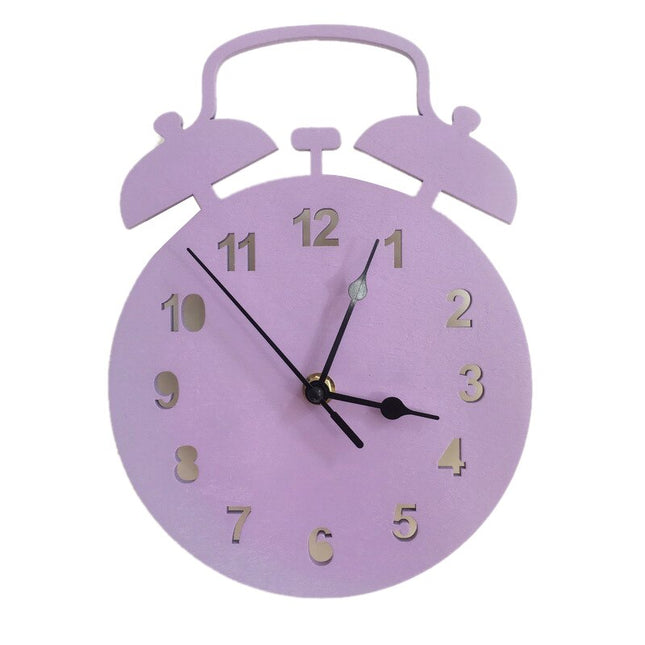 Vægur i træ i vækkeur design