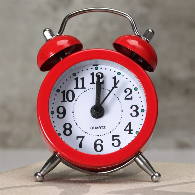 Klassisk rundt vækkeur med dobbeltklokke