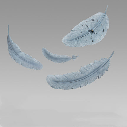 Dekorativt vægur formet som en fjer