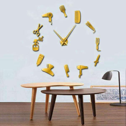 Vægur til frisørsalon med redskaber