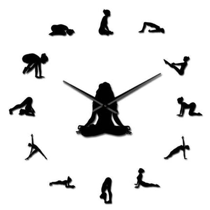 Stort DIY vægur med yoga stillinger