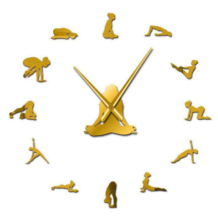 Stort DIY vægur med yoga stillinger