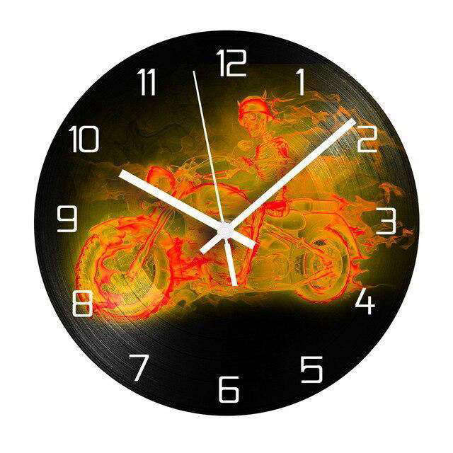 Vægur med motorcykel og flammer