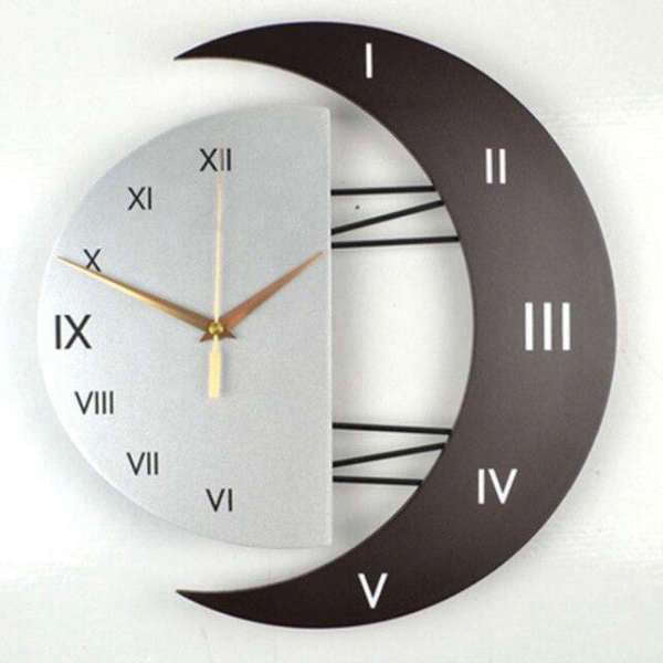 Stort vægur formet som halvmåne