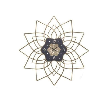 Stort metal vægur i blomsterdesign