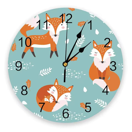 Rundt vægur i træ med ræve