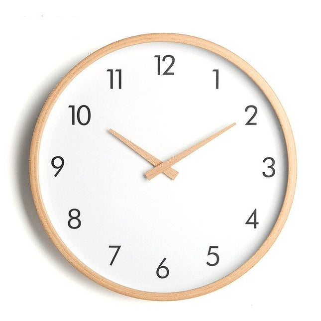 Klassisk rundt vægur i træ