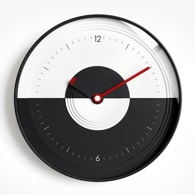 Rundt vægur med Yin Yang design