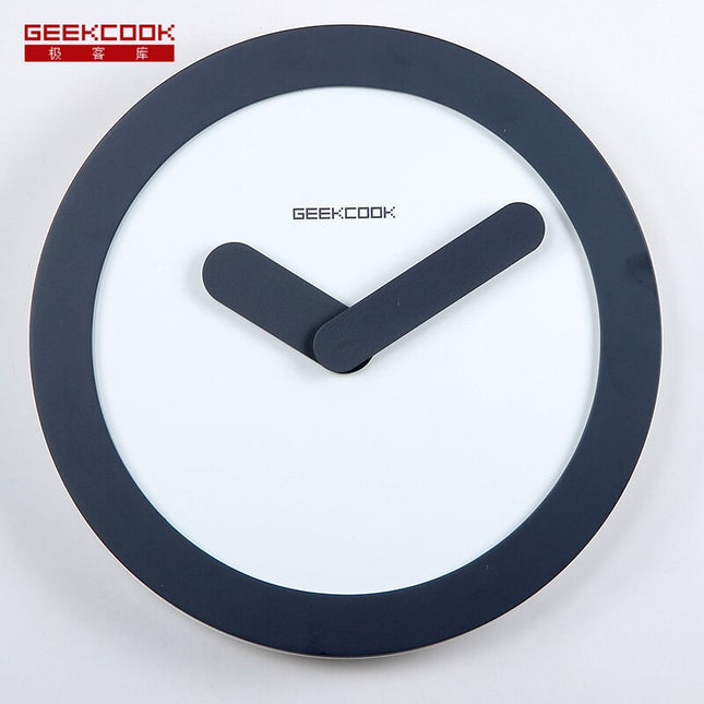 Moderne vægur med tykke visere