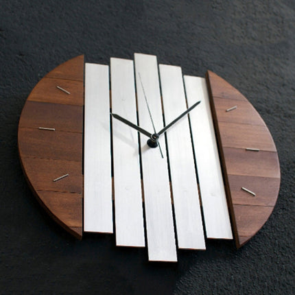 Moderne vægur i dekonstrueret design