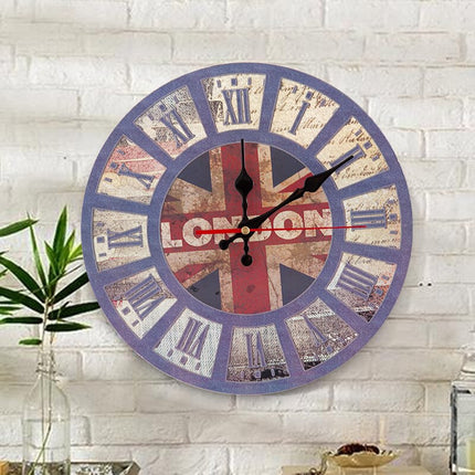 Originalt vægur i træ med ugler