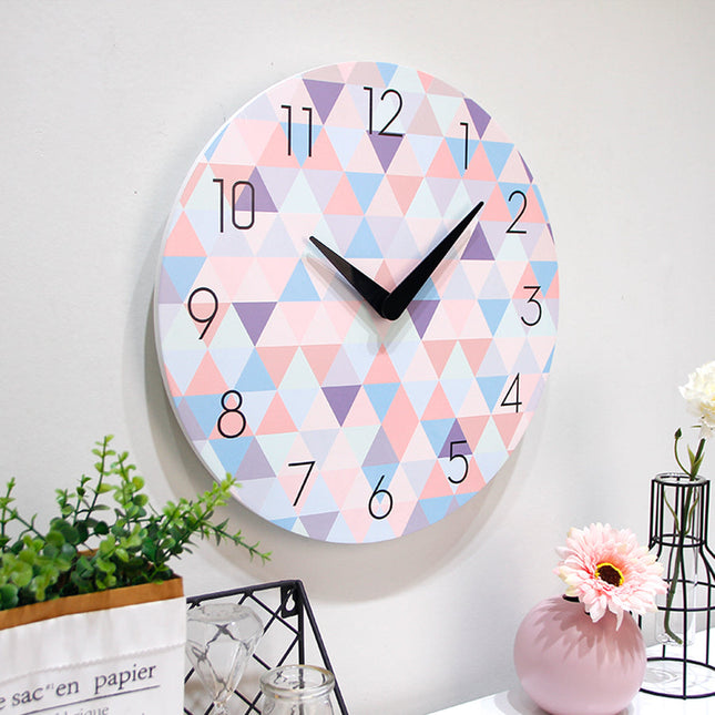 Moderne børneur med geometrisk mønster