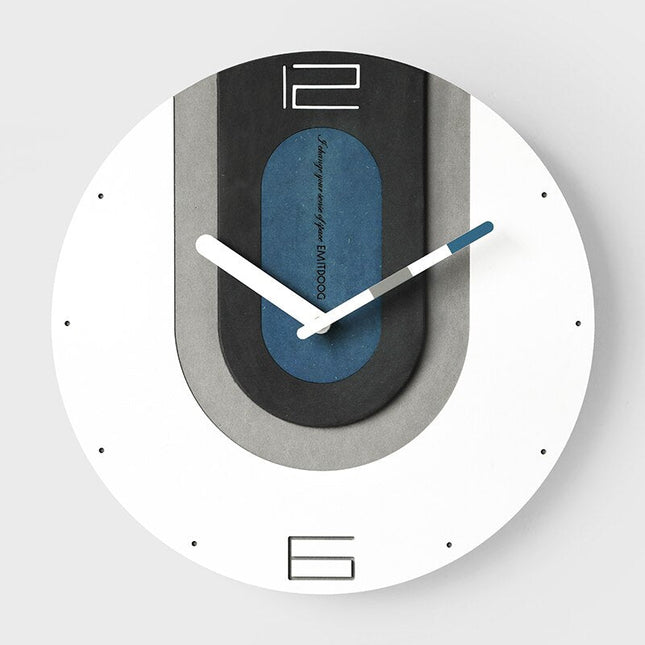 Farverigt industrielt design vægur