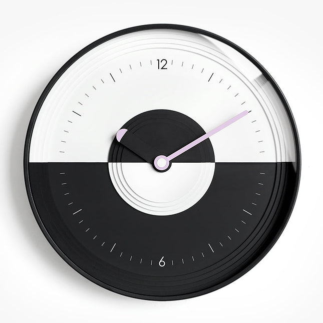Rundt vægur med Yin Yang design