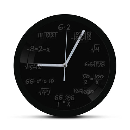Vægur med matematiske formler og LED